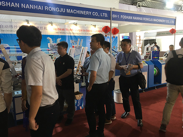 荣钜参加2019年越南胡志明纺织及制衣工业展览会