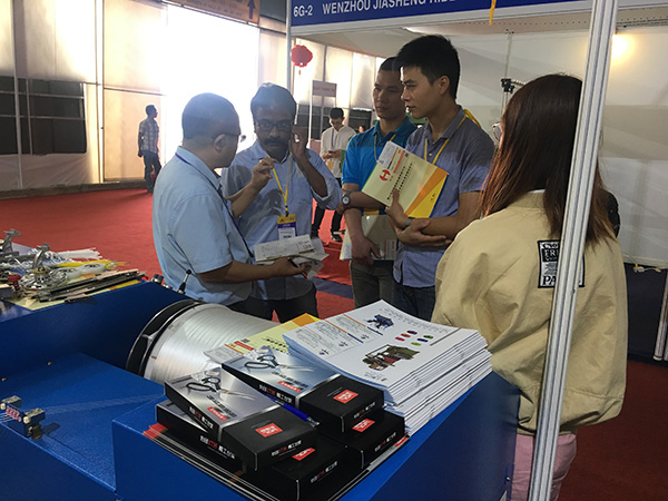 荣钜参加2019年越南胡志明纺织及制衣工业展览会